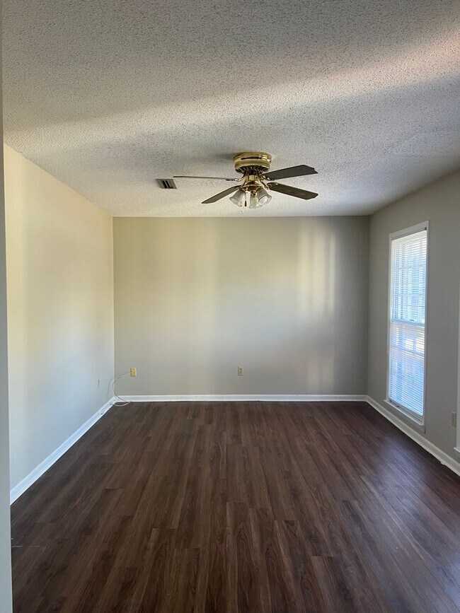 Available NOW 523 Victoria Drive Alquileres en Enterprise, AL