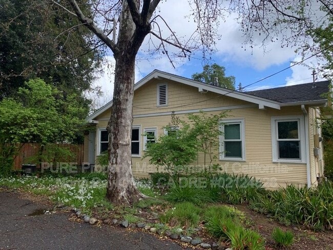 Building Photo - 590 S Dora St