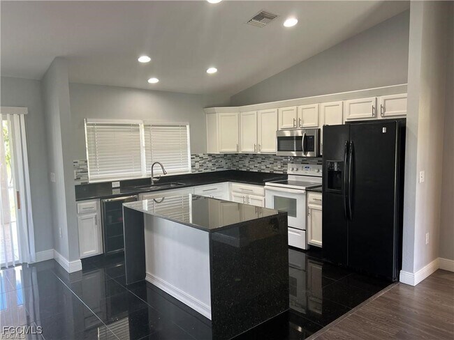 Foto del edificio - 2910 25th St W