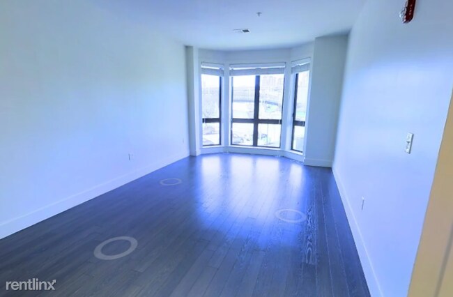 Building Photo - 23 Austin St