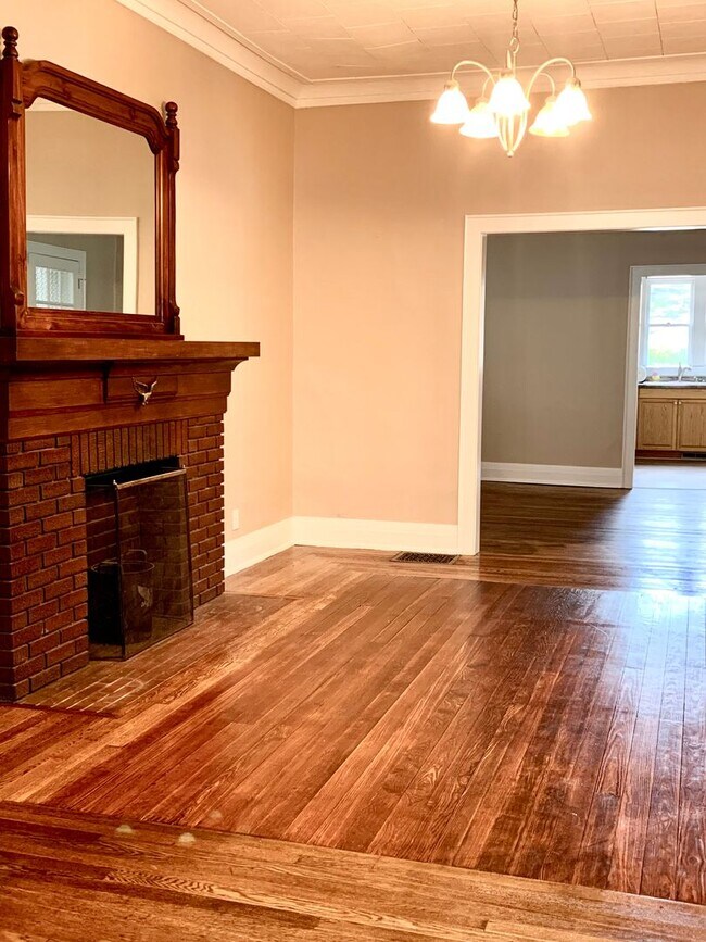 Foto del edificio - Large 4 bedroom student housing
