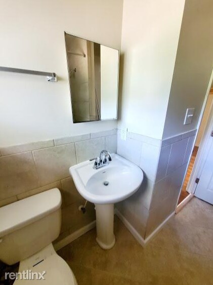 Building Photo - 3 br, 1 bath House - 1922 Oak Hill Ln