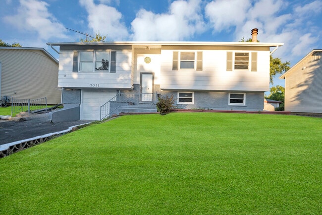 Building Photo - 7031 Glenwood Ln