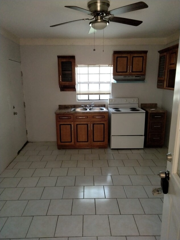 Primary Photo - 8014 N Lopez St