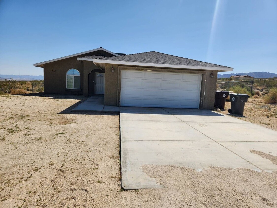 Foto principal - COMING SOON!!! 3 Bedroom Home in 29 Palms