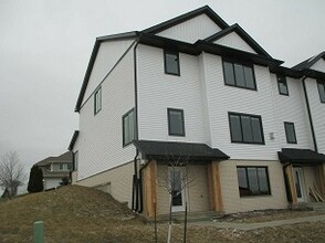 Building Photo - 290 Kenneth Dr