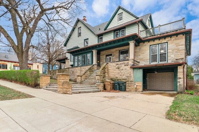 Building Photo - 952 Jenifer St