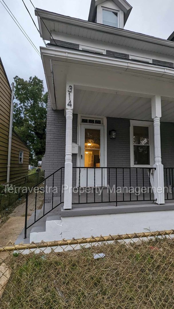 Building Photo - 314 W Foundry St