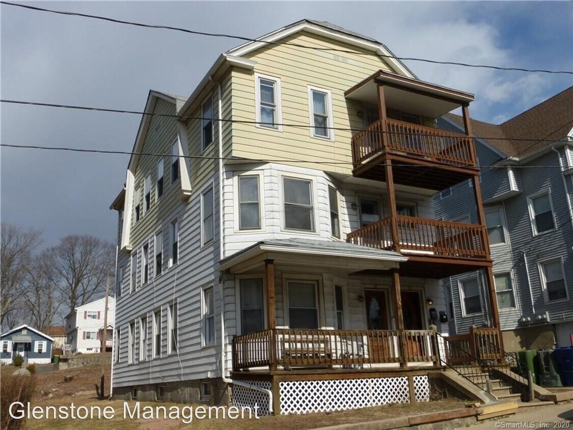 Primary Photo - 21 Eastwood Ave
