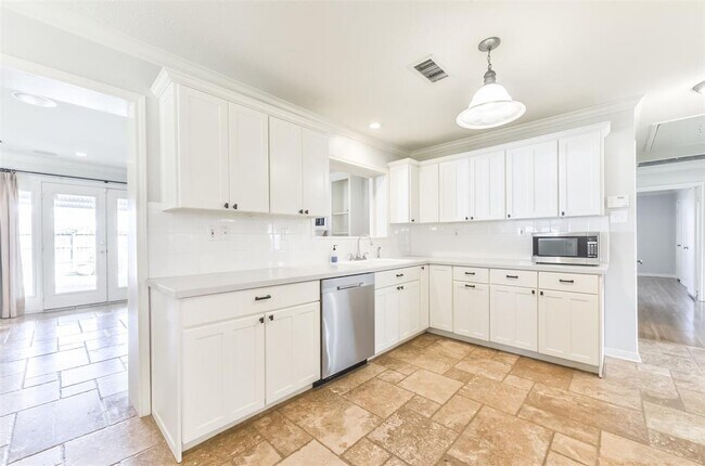 Building Photo - 8910 Bace Dr