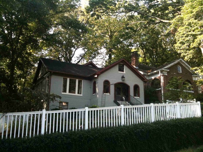 Back Unit in Triplex House - 1085 Bellevue Dr NE