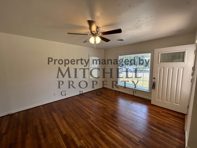 Foto del edificio - Welcome to 4103 S. Lipscomb! Charming 4 be...