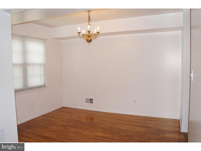 Foto del edificio - 1724 Country Mill Dr