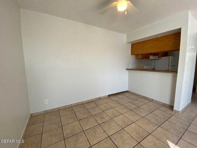 Foto del edificio - 4700 Maxwell Ave