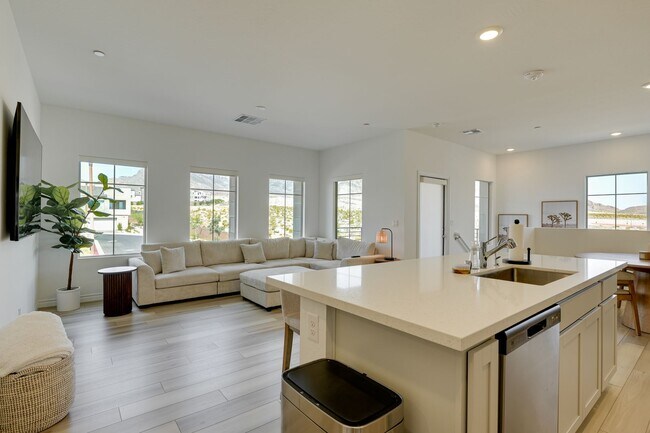 Building Photo - FULLY FURNISHED CONDO IN SUMMERLIN 89138! ...