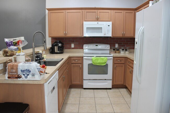 Foto del edificio - 682 Brooke Hampton Dr