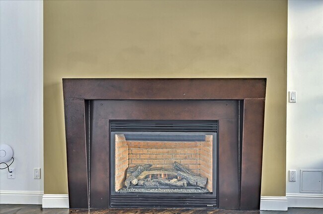 Building Photo - 33 Clementina St