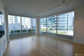 Building Photo - 425 1st St