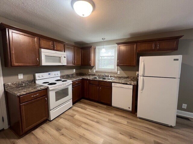 Foto del edificio - "Charming 3-Bedroom Home on Dave Drive: Cozy Comfort with Modern Convenience!"