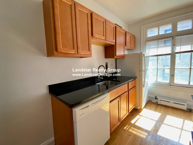 Building Photo - 907 Elmwood Ave