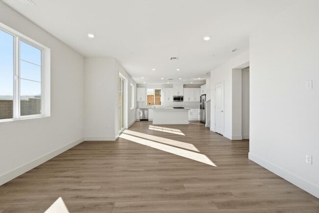 Foto del edificio - 5728 Placer Dr