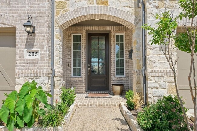 Building Photo - 205 Somerset Dr
