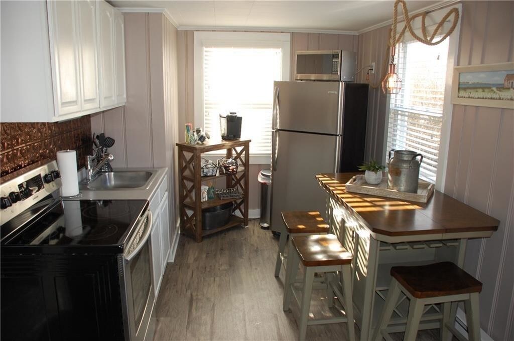 6 Guenther Ct, Narragansett, RI 02882 House Rental in Narragansett