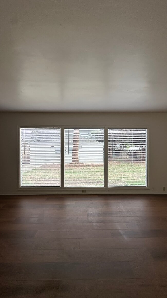 Building Photo - 3511 Albee St