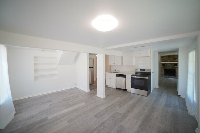 Building Photo - 1118 Louise Dr