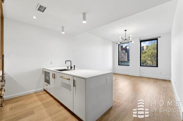 Foto principal - 1 bedroom in Queens NY 11101
