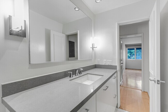 Foto del edificio - 8535 N W Knoll Dr