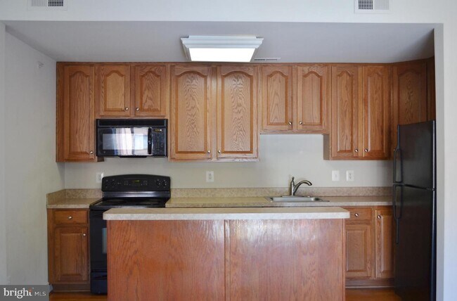 Building Photo - 10604 Provincial Dr