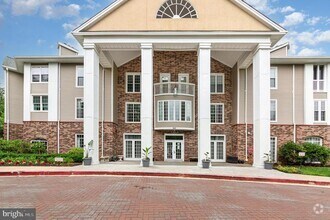 Building Photo - 600 Squire Ln