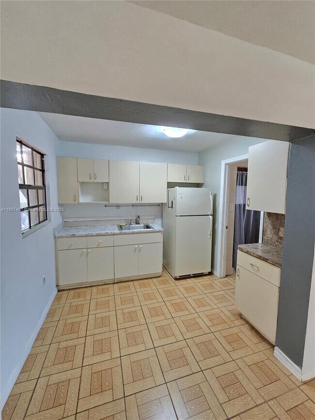 Foto del edificio - 120 NW 43rd Pl