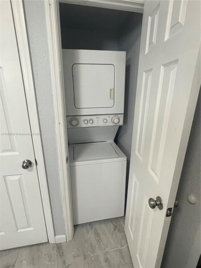 Building Photo - 2240 Simms St