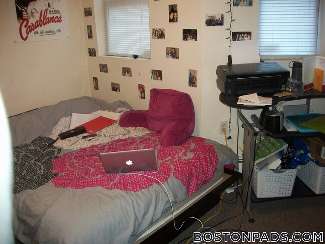 Building Photo - 833 Beacon St