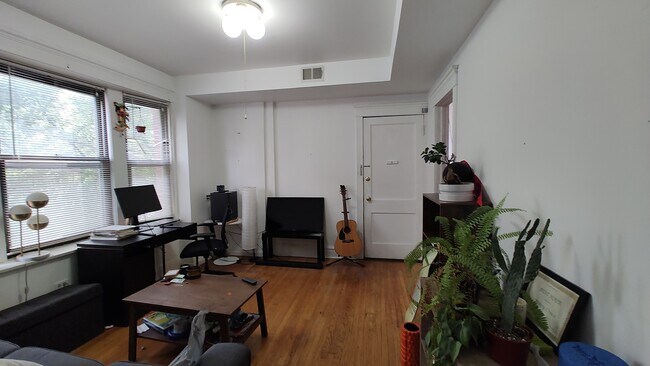 Foto del edificio - 3259 S Lowe Ave