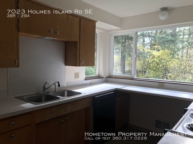 Building Photo - Great Long Lake Community!