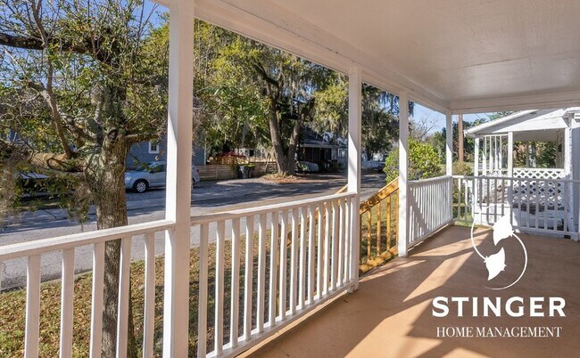 Building Photo - Partially Furnished 1 Bedroom / 1 Bath For...