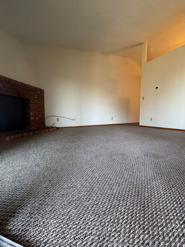 Foto del edificio - Available August 2025 and rents for $1,600...