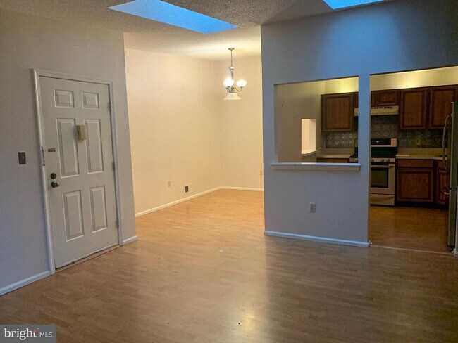 Foto del edificio - 37 Hemlock Ct