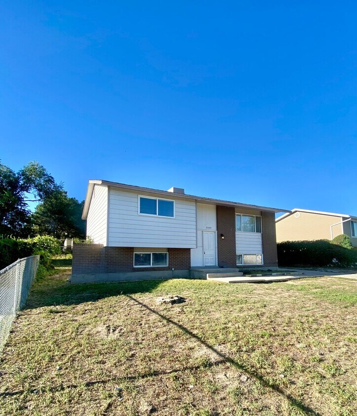 Foto principal - 5 Bed/2 Bath house in Magna!