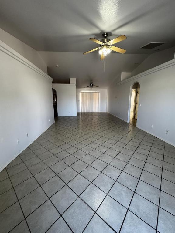 Foto del edificio - 3358 E Ames Ave
