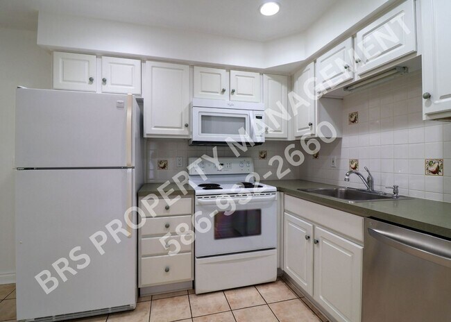 Foto del edificio - Beautifully Remodeled 2-Bedroom Condo in Fraser, MI