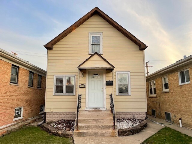 Primary Photo - 7535 W Foster Ave