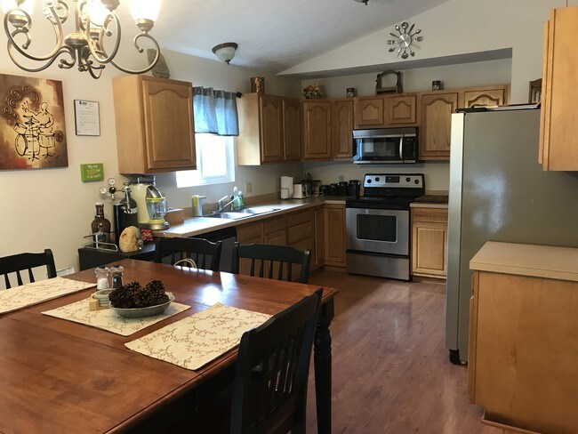 Large Kitchen - 370 Cargo Ave