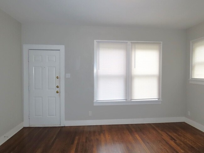 Building Photo - Water/Trash & Lawncare Included! Charming ...