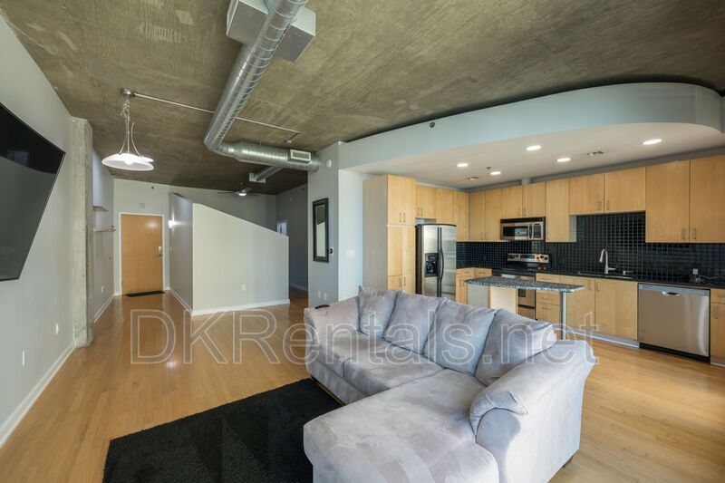 Foto principal - 943 Peachtree St NE
