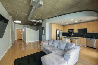 Building Photo - 943 Peachtree St NE