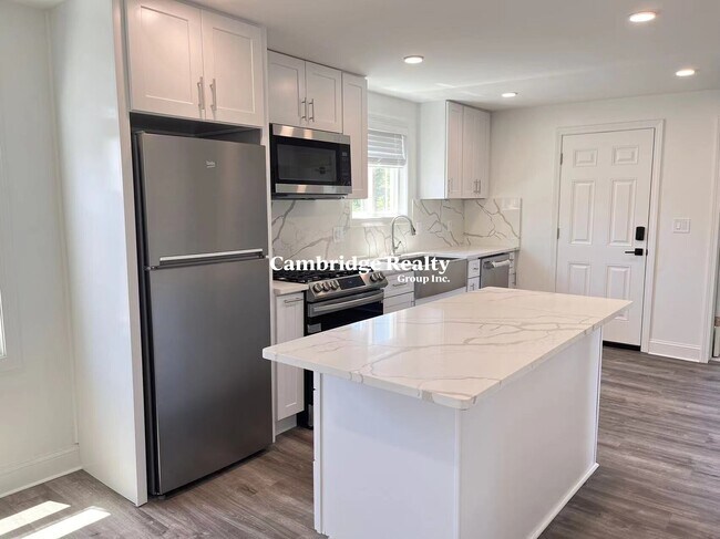 Building Photo - 336 Lowell St